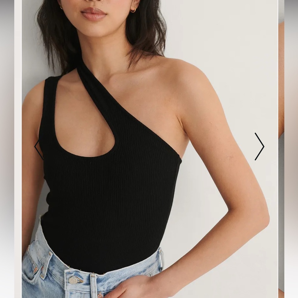 NA-KD Asymmetric Ribbed Top